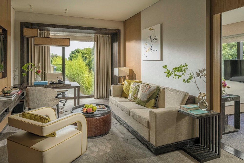 スイート キングベッド 1 台 コートヤード ビュー0 | フォーシーズンズホテル京都