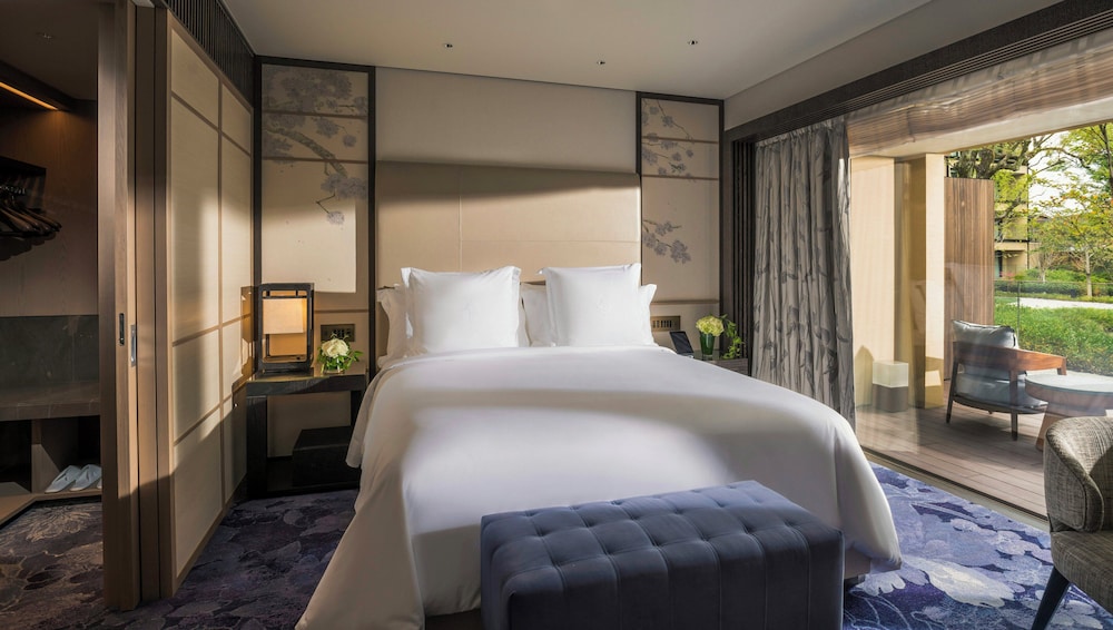 ルーム キングベッド 1 台 (RP1 Heritage Garden) | フォーシーズンズホテル京都