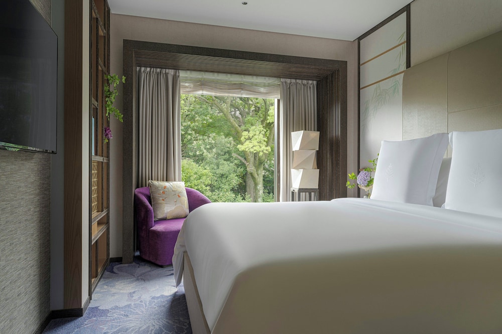 エグゼクティブ スイート 1 ベッドルーム (Heritage Garden) 客室1 | フォーシーズンズホテル京都