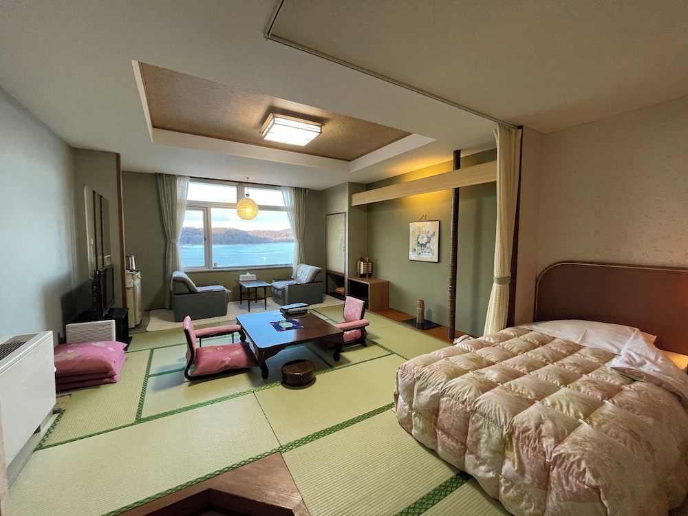 スタンダード和洋室 禁煙 湖側 (ベッド+布団) 客室3 | ホテル網走湖荘