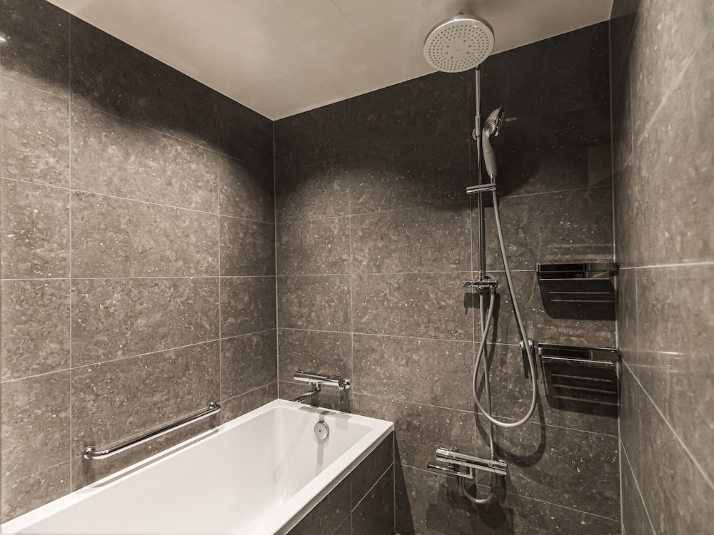 エグゼクティブ デラックス キング　スカイツリー側（大人3名用/ラウンジアクセス付） バスルーム1 | 浅草ビューホテル