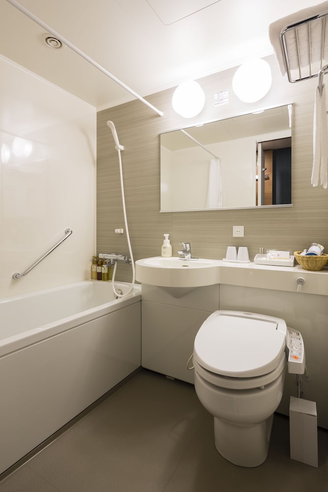 エコノミー ダブルルーム 禁煙 バスルーム0 | ホテルサンルート千葉