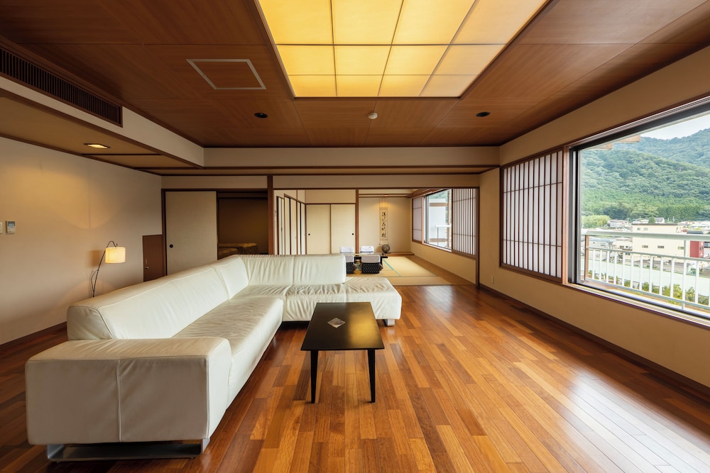 Mikazuki CLUB9 すその 禁煙 客室3 | 鬼怒川温泉 日光きぬ川ホテル三日月