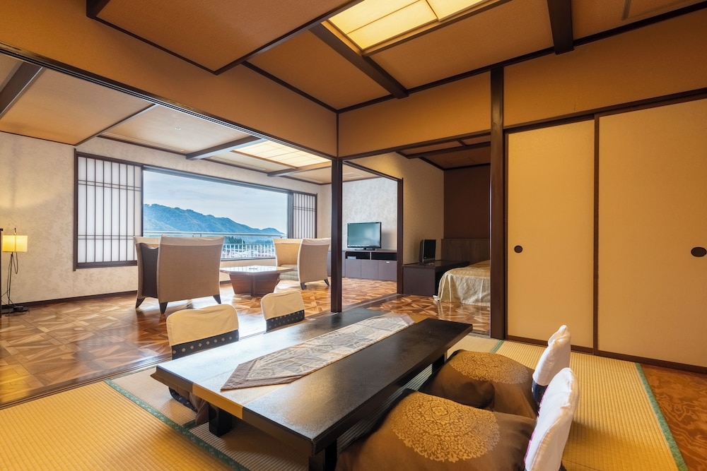Mikazuki CLUB9 もみじ 禁煙 客室1 | 鬼怒川温泉 日光きぬ川ホテル三日月