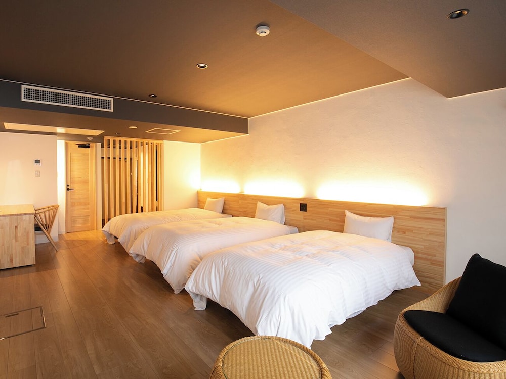 フローリングトリプルルーム禁煙 シャワーブースのみ/靴を脱いでご利用ください 客室1 | 高知サンライズホテル