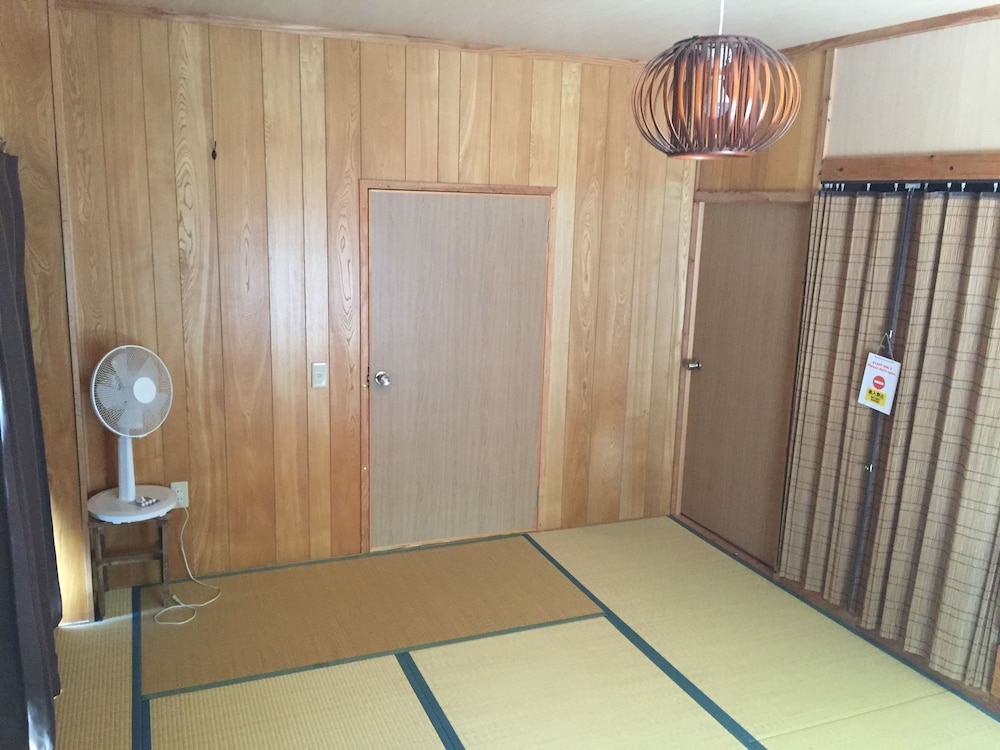 和室4人部屋 朝食(軽食/snack)付き 客室1 | ゲストハウス いーさー
