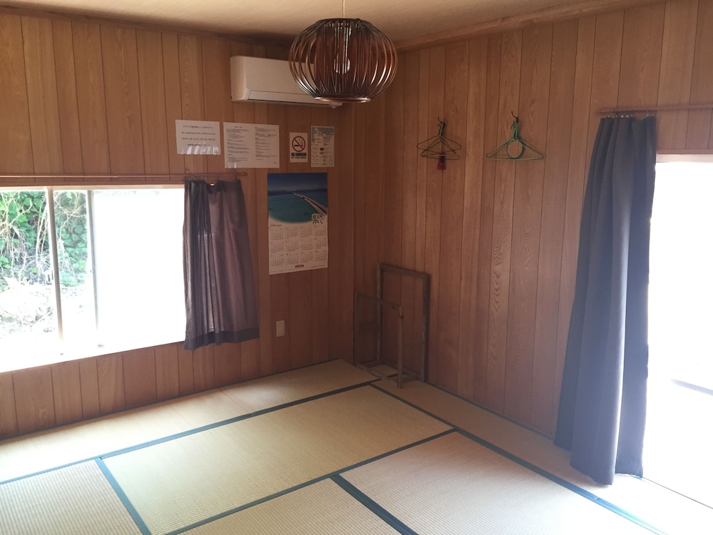 和室4人部屋 朝食(軽食/snack)付き 客室2 | ゲストハウス いーさー