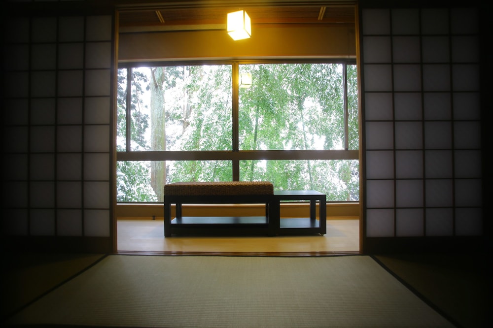 離れ『松風庵』温泉露天風呂付き12.5畳和室+ベッドルーム 客室23 | 吉田屋山王閣