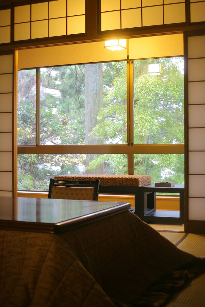 離れ『松風庵』温泉露天風呂付き12.5畳和室+ベッドルーム 客室25 | 吉田屋山王閣