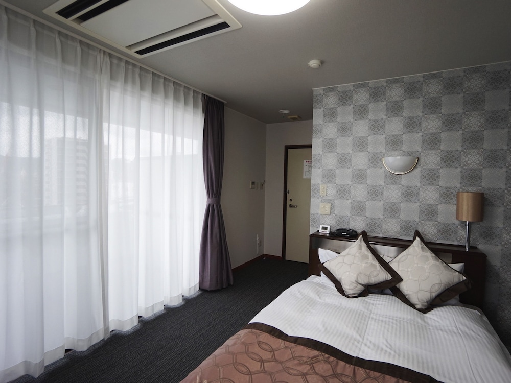 ダブルルーム ダブルベッド 1 台 禁煙 客室1 | ホテルエリアワン高知