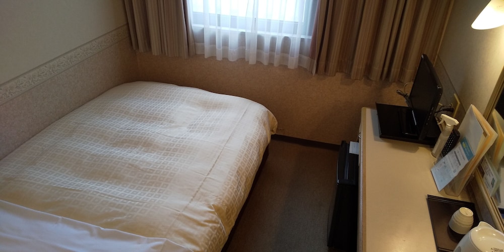 セミダブルルーム 禁煙 客室3 | クラウンヒルズ金沢