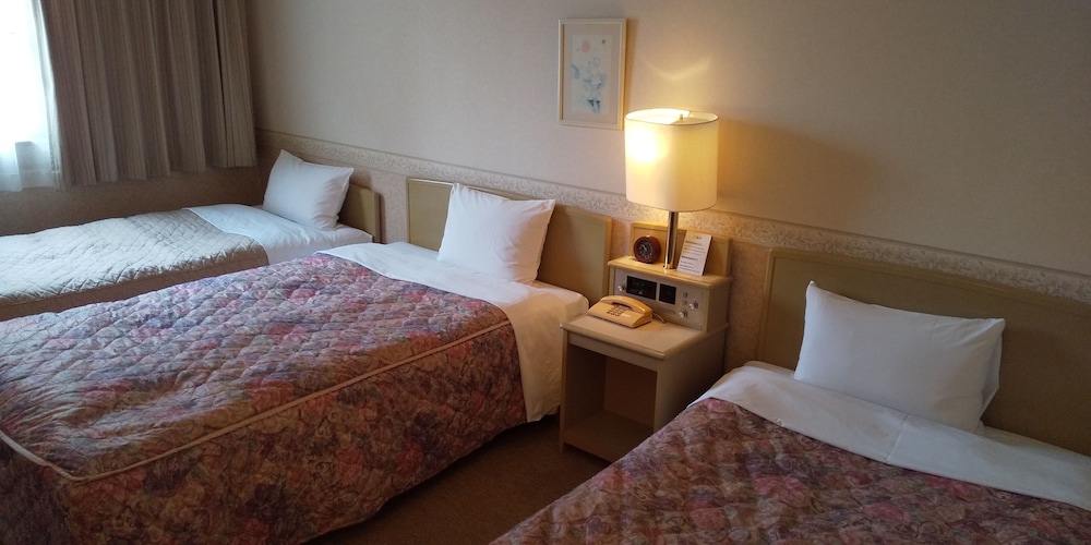 ファミリー ルーム 喫煙可 客室2 | クラウンヒルズ金沢