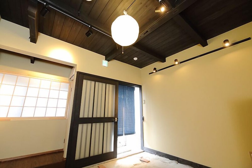 内部エントランス1 | 一軒町家 さと居 (SATOI) 大宮五条 鉄仙
