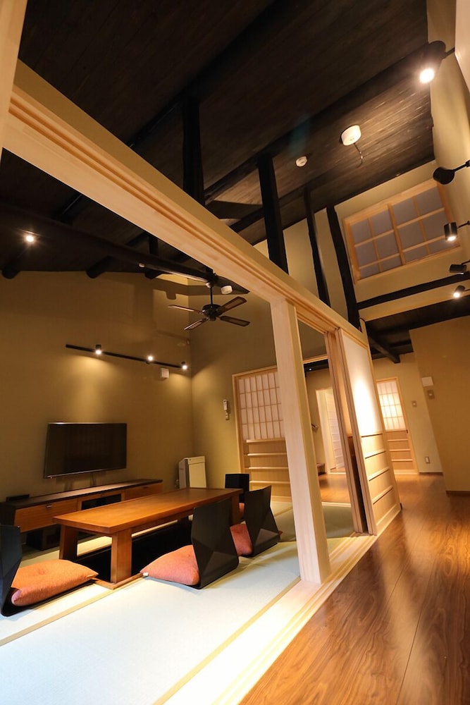 町家　一棟 リビングルーム4 | 一軒町家 さと居 (SATOI) 大宮五条 鉄仙