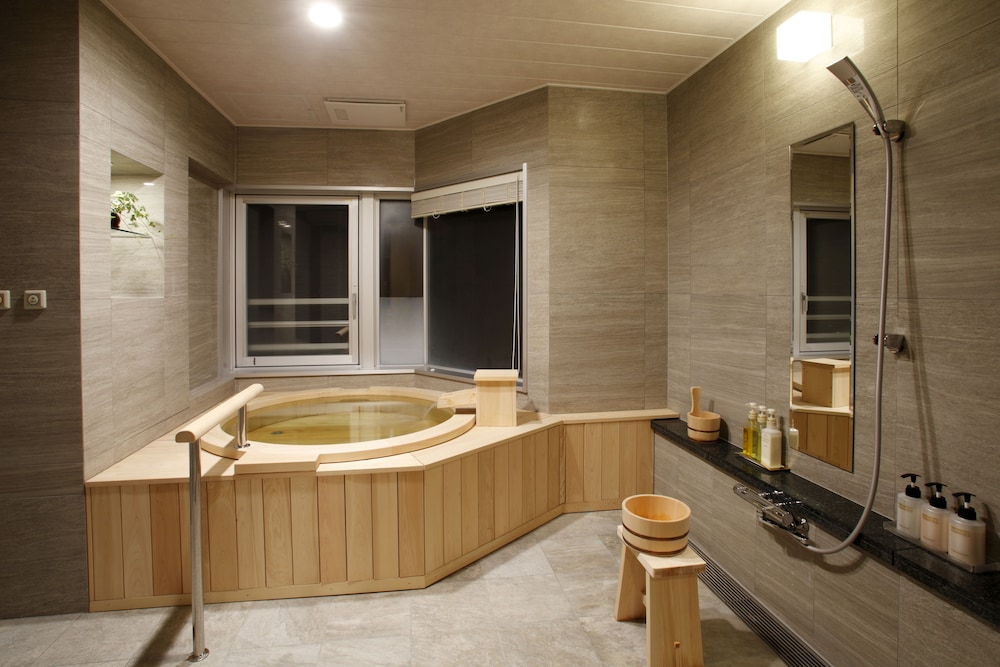 スイート 禁煙 スパ浴槽 バスルーム1 | 祝いの宿 登別グランドホテル