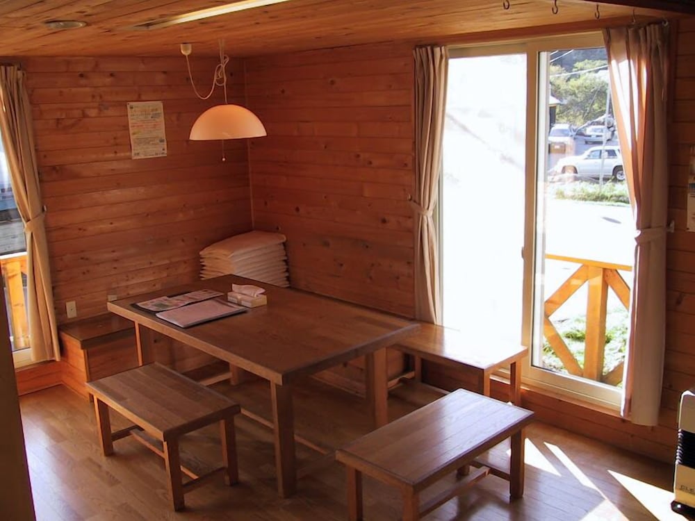 コテージ 禁煙 マウンテンビュー 露天風呂なし (11名定員) 客室内のダイニングエリア0 | ウィンケルビレッジ
