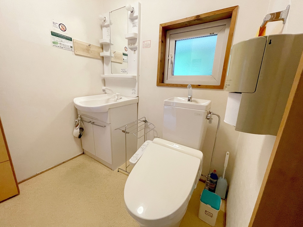 コテージ 禁煙 マウンテンビュー 露天風呂なし (9名定員) バスルーム1 | ウィンケルビレッジ