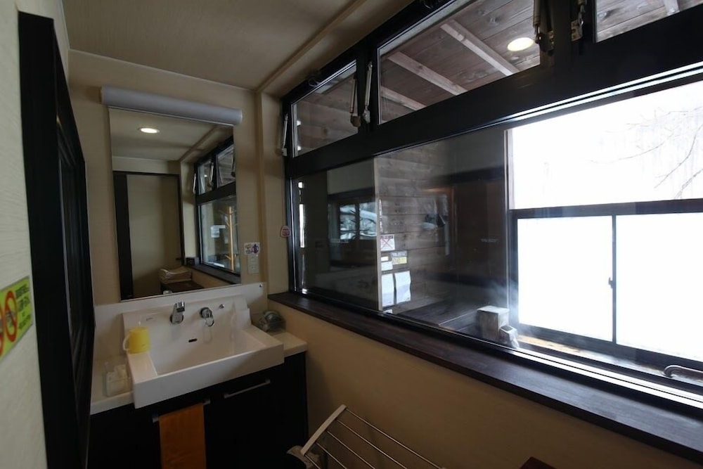 客室温泉露天風呂付コンドミニアム　（４名定員）　禁煙　山側 バスルームのシンク0 | ウィンケルビレッジ