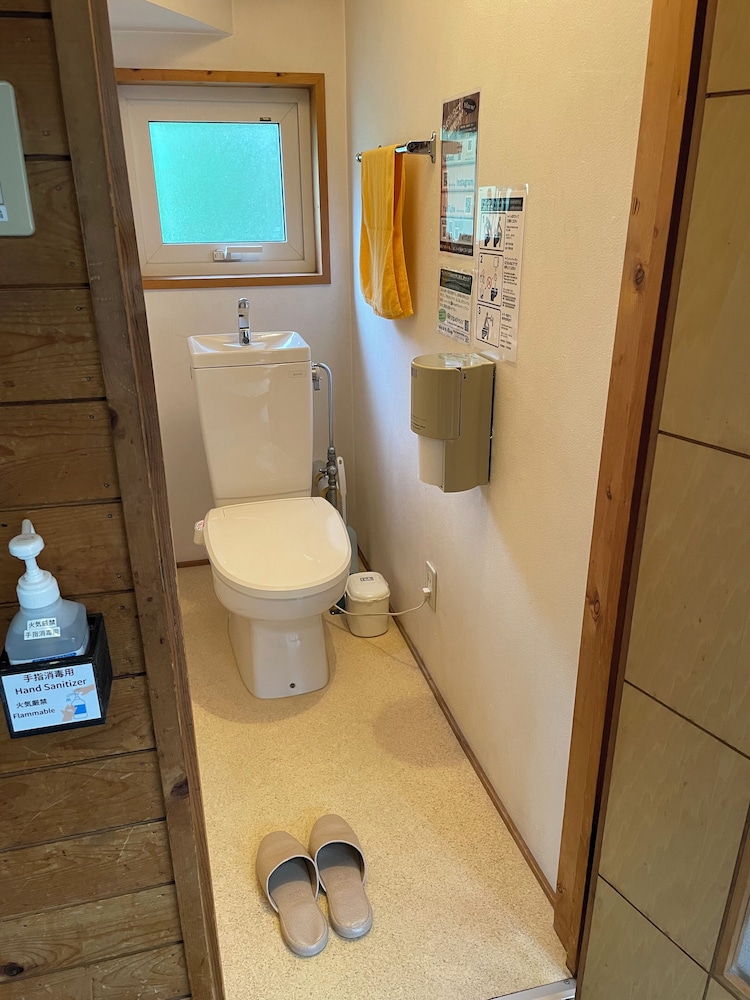 コテージ 禁煙 マウンテンビュー 露天風呂なし (9名定員) バスルーム2 | ウィンケルビレッジ