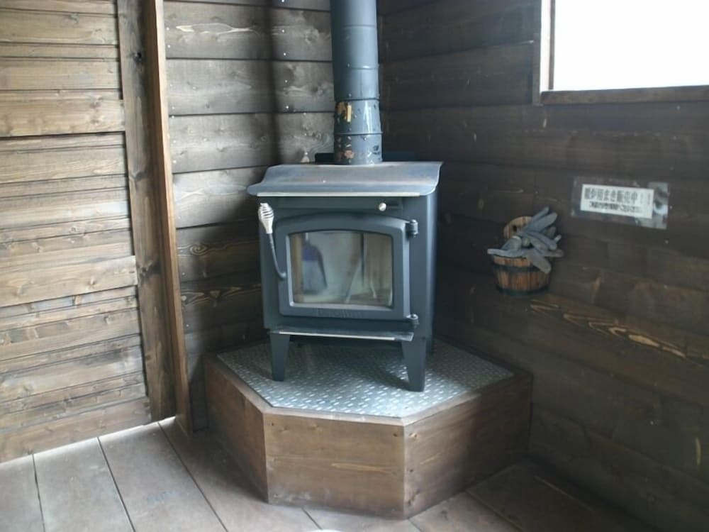 客室温泉露天風呂付コンドミニアム　（４名定員）　禁煙　山側 リビング エリア2 | ウィンケルビレッジ