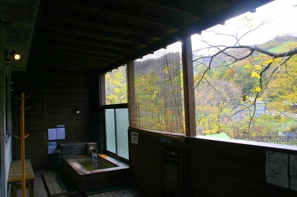 客室温泉露天風呂付コンドミニアム　（４名定員）　禁煙　山側 深めの浴槽8 | ウィンケルビレッジ