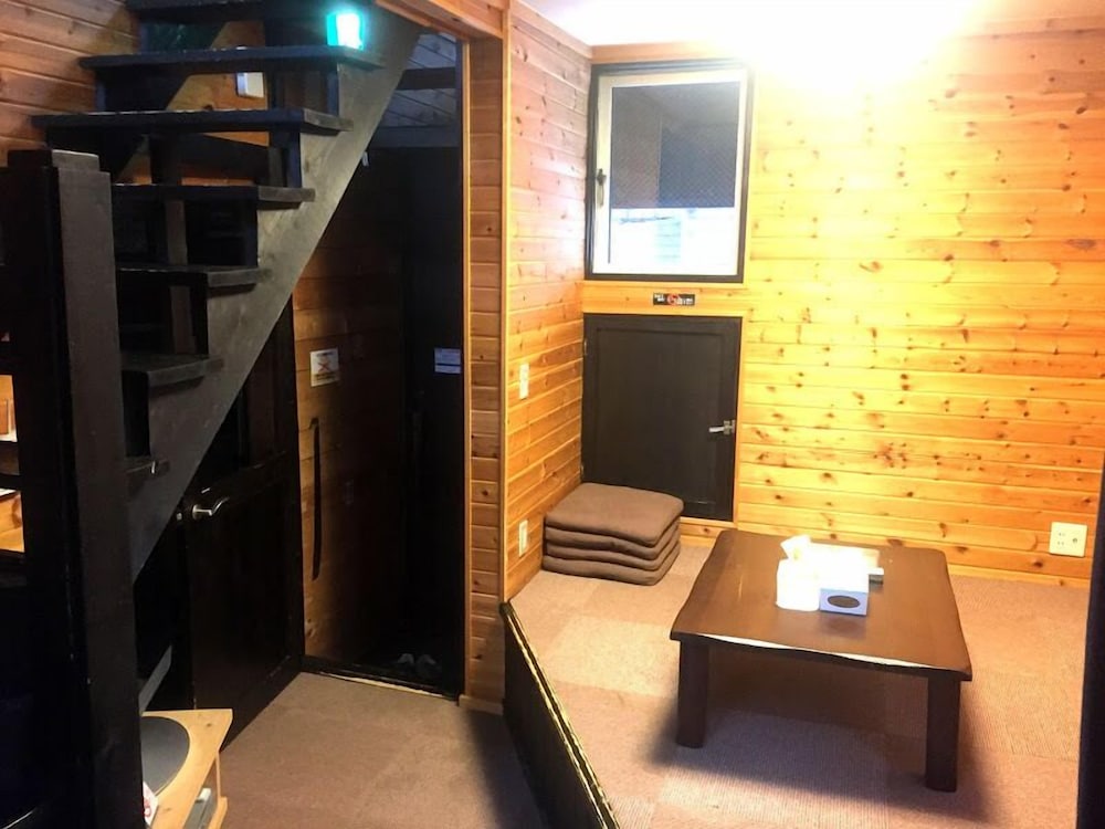 客室温泉露天風呂付コンドミニアム　（４名定員）　禁煙　山側 リビング エリア3 | ウィンケルビレッジ