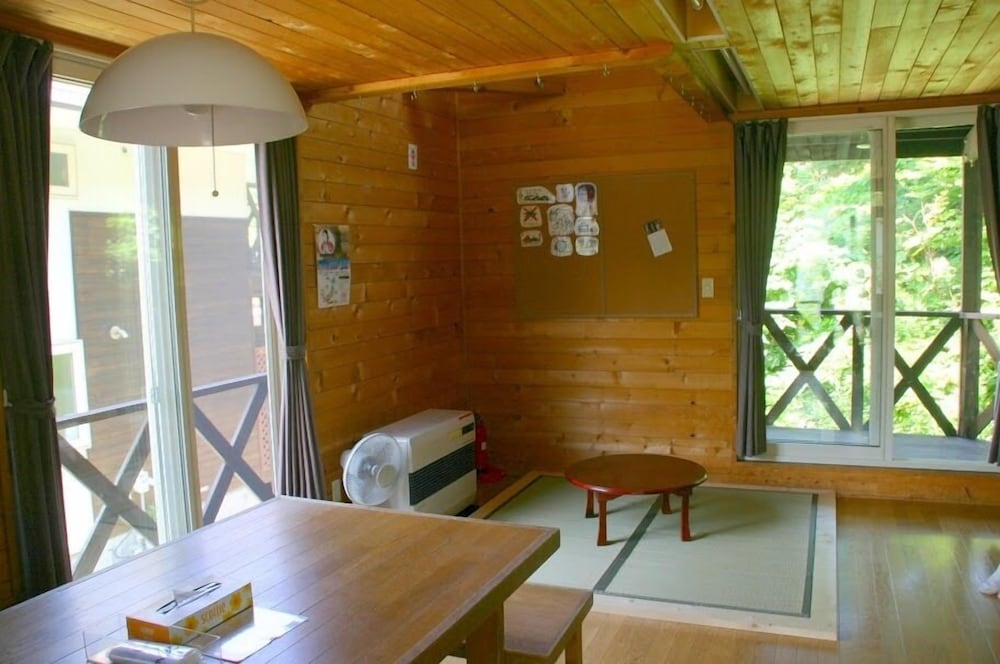 コテージ 禁煙 マウンテンビュー 露天風呂なし (11名定員) リビングルーム2 | ウィンケルビレッジ