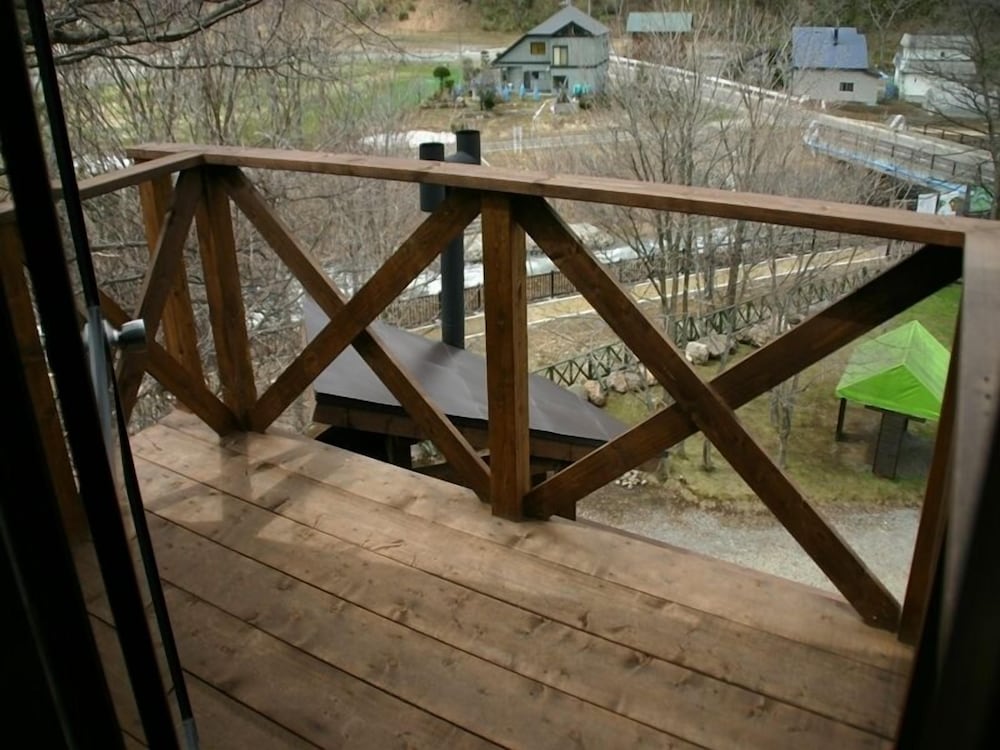 客室温泉露天風呂付コンドミニアム　（４名定員）　禁煙　山側 テラス / パティオ0 | ウィンケルビレッジ