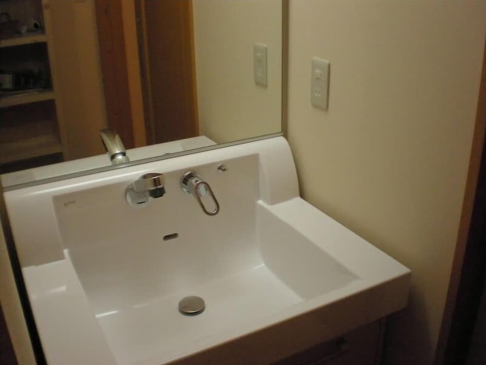 客室温泉露天風呂付コンドミニアム　（４名定員）　禁煙　山側 バスルームのシンク1 | ウィンケルビレッジ