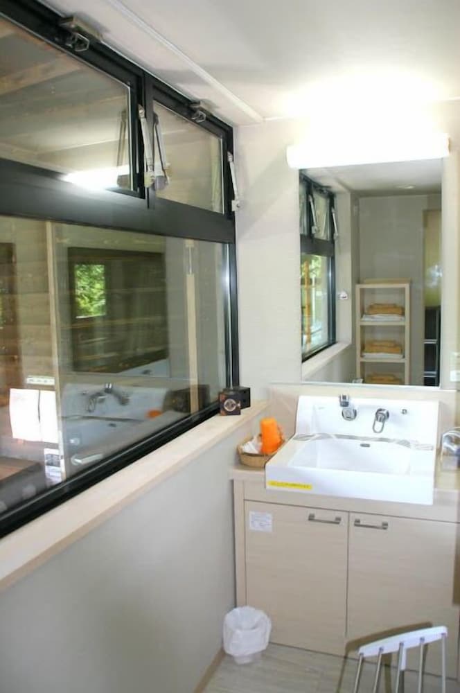 客室温泉露天風呂付コンドミニアム　（４名定員）　禁煙　山側 バスルーム8 | ウィンケルビレッジ