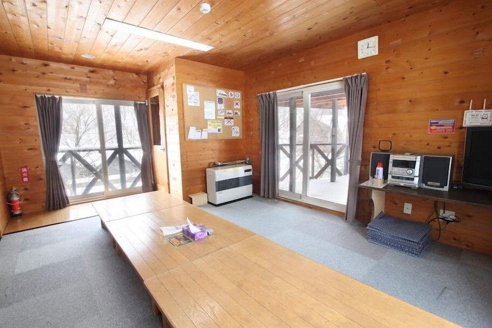 コテージ 禁煙 マウンテンビュー 露天風呂なし (11名定員) リビングルーム3 | ウィンケルビレッジ