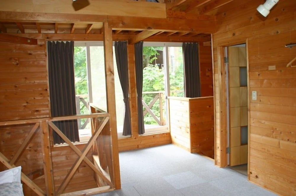 コテージ 禁煙 マウンテンビュー 露天風呂なし (11名定員) リビング エリア3 | ウィンケルビレッジ