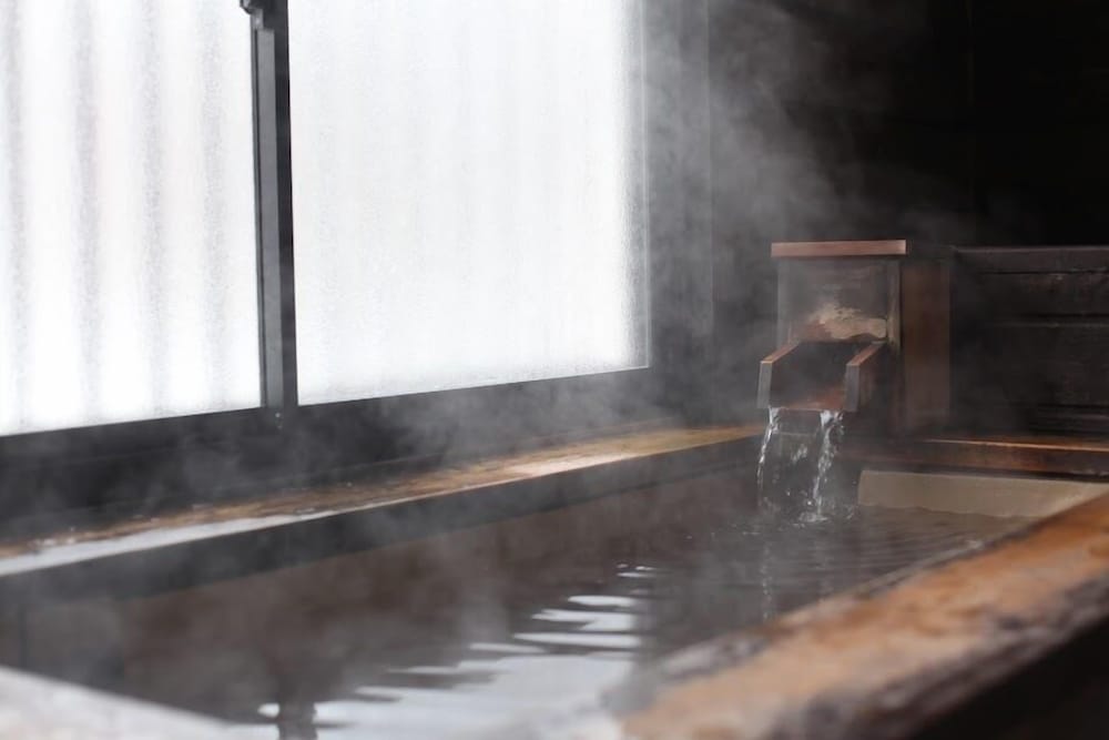 客室温泉露天風呂付コンドミニアム　（４名定員）　禁煙　山側 深めの浴槽9 | ウィンケルビレッジ