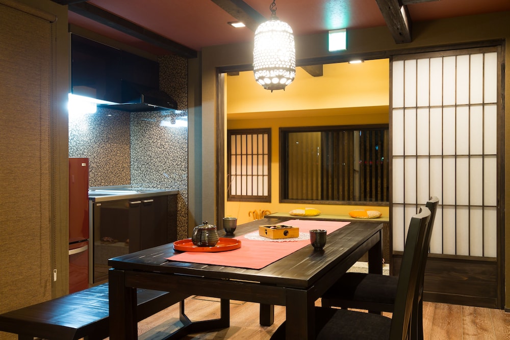 町家一棟まるまる貸切（チェックイン方法はEメールにてご案内） 客室内のダイニングエリア4 | 京と家 鴨川五条