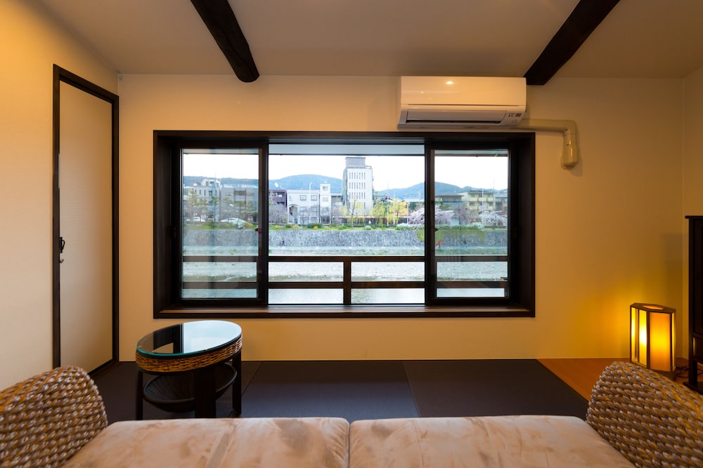 町家一棟まるまる貸切（チェックイン方法はEメールにてご案内） リビング エリア0 | 京と家 鴨川五条