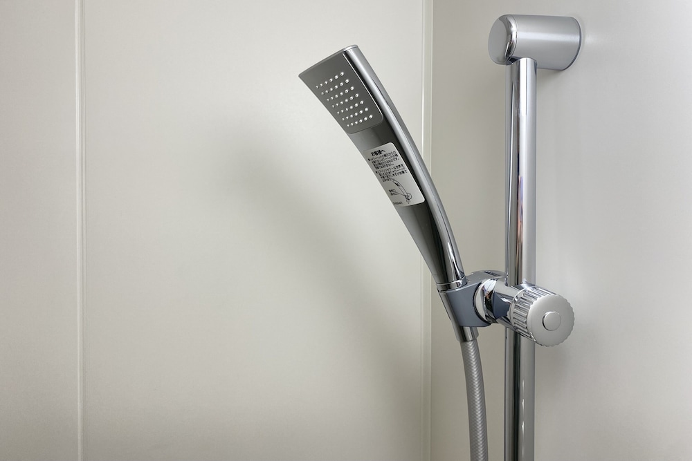 ポップルーム バスルームのシャワー0 | ワラビーハウス