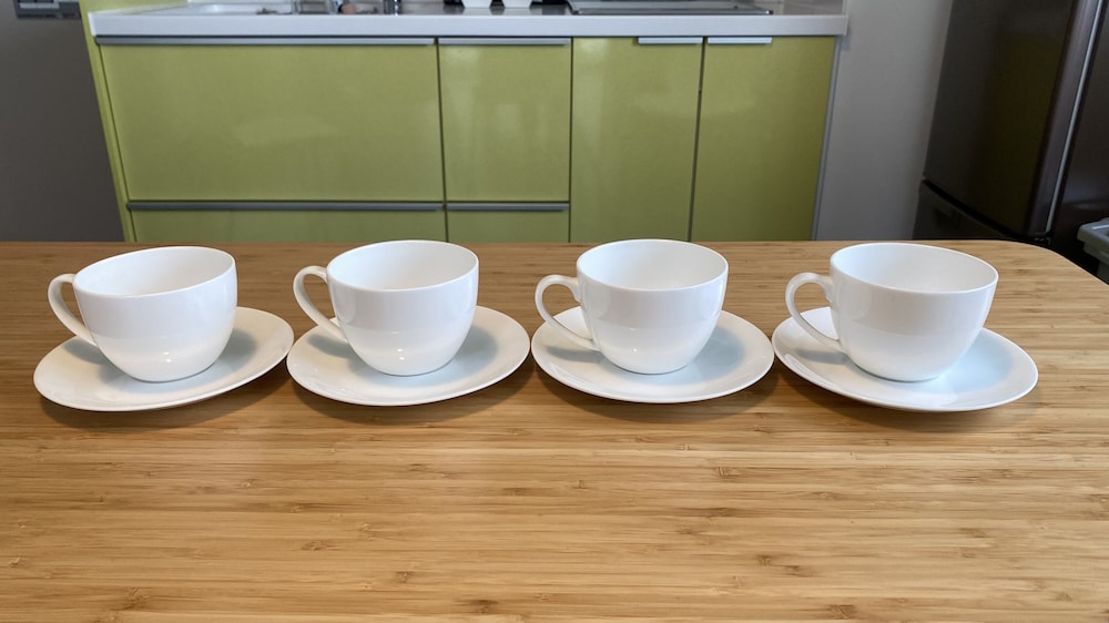 ポップルーム 客室内のダイニングエリア1 | ワラビーハウス