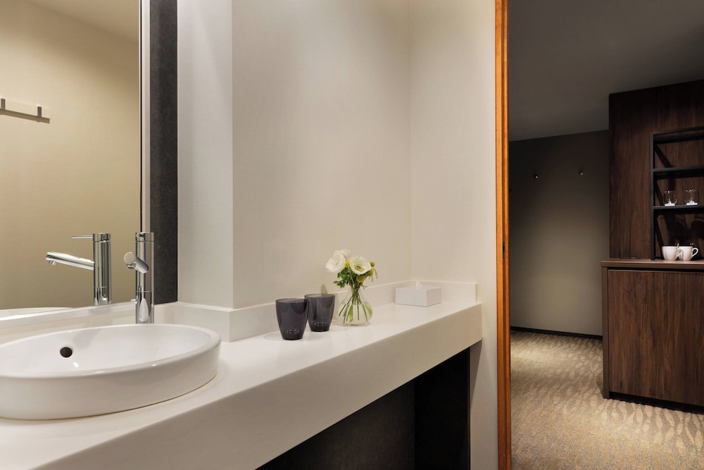 デラックス ルーム シングルベッド 2 台 (Japanese Western) 客室3 | コートヤード・バイ・マリオット 白馬