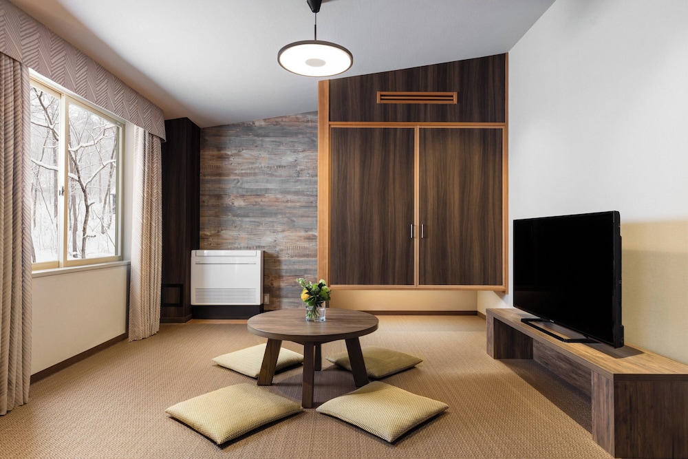 デラックス ルーム シングルベッド 2 台 (Japanese Western) 客室2 | コートヤード・バイ・マリオット 白馬