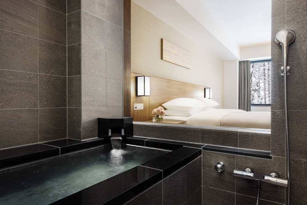 プレミアム ルーム キングベッド 1 台 (Hot Spring) 客室2 | コートヤード・バイ・マリオット 白馬