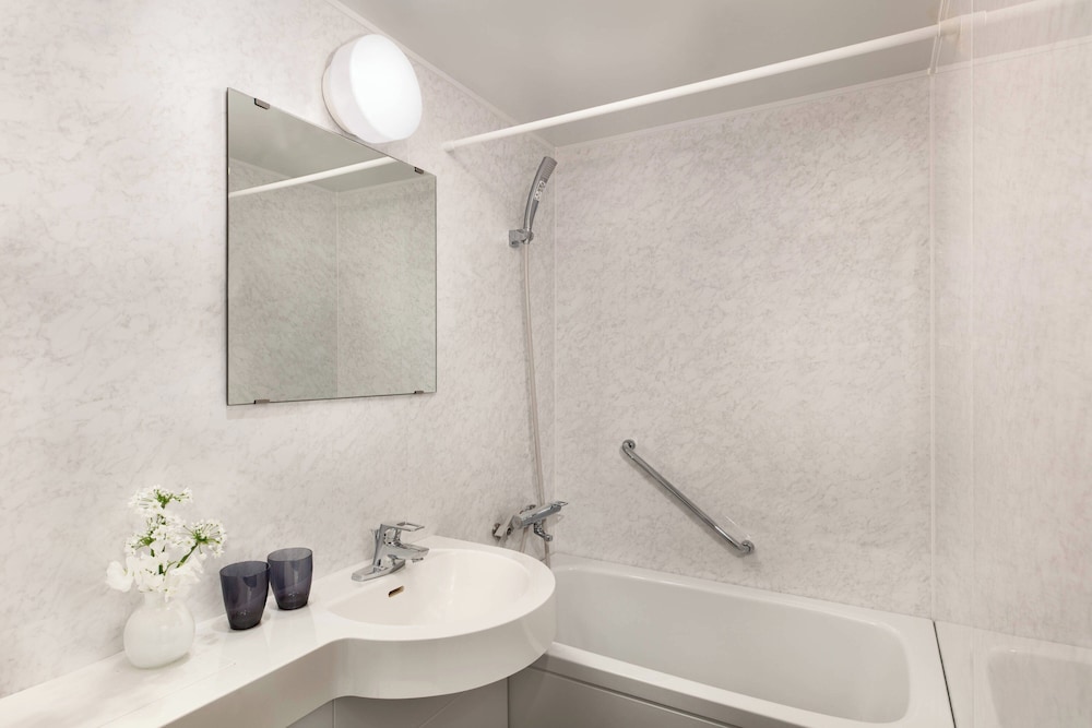 スーペリア ルーム シングルベッド 2 台 (Japanese Western) バスルーム0 | コートヤード・バイ・マリオット 白馬