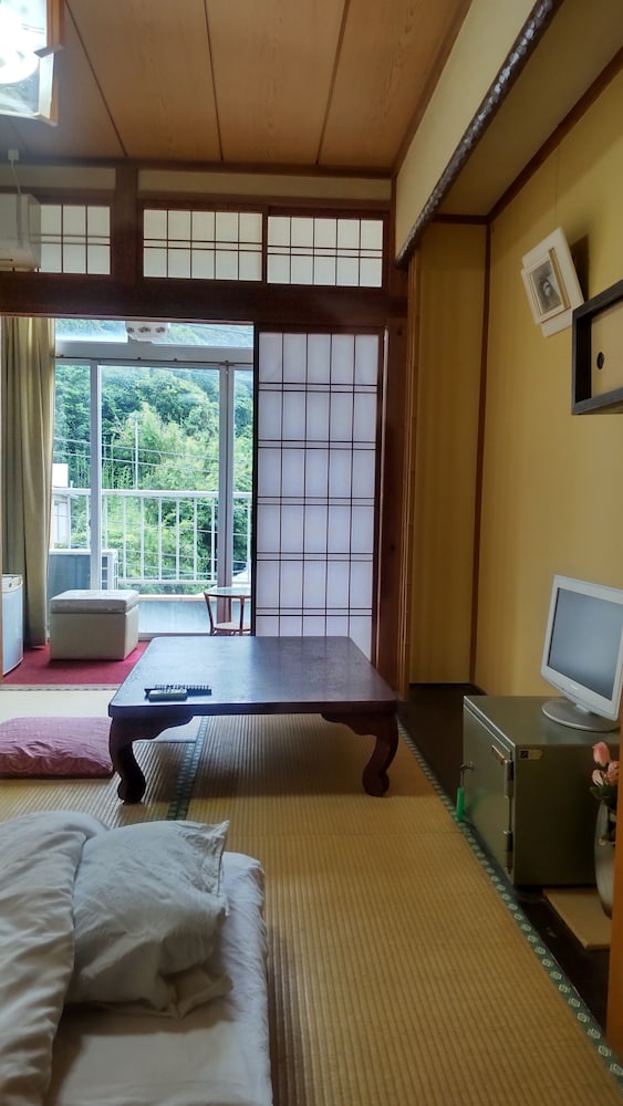 オンライン決済限定おまかせ和室 (4名まで) 客室1 | 吉岡旅館