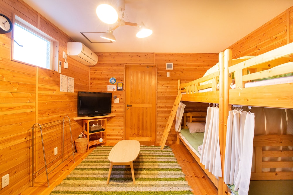 ファミリー ルーム ベッド (複数台) 禁煙 共用バスルーム 客室1 | ゲストハウス pumping Surf