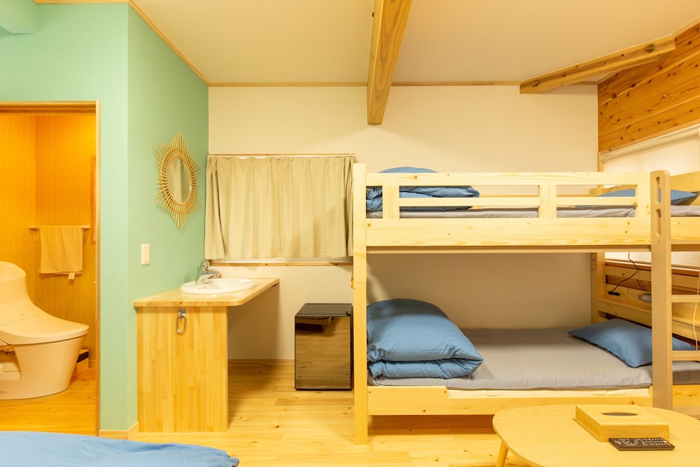 ファミリー コテージ ベッド (複数台) 禁煙 客室2 | ゲストハウス pumping Surf