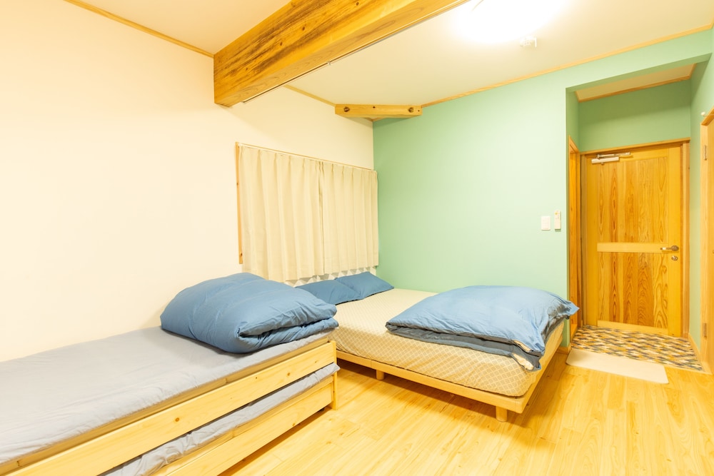 ファミリー コテージ ベッド (複数台) 禁煙 客室1 | ゲストハウス pumping Surf