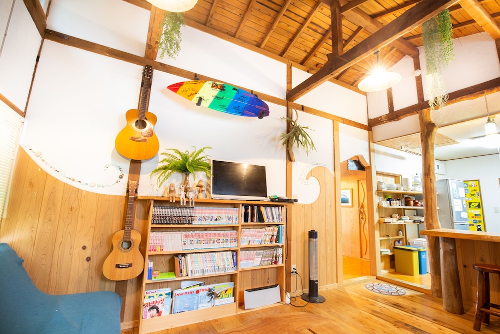 ベーシック トリプルルーム ベッド (複数台) 禁煙 共用バスルーム リビング エリア0 | ゲストハウス pumping Surf