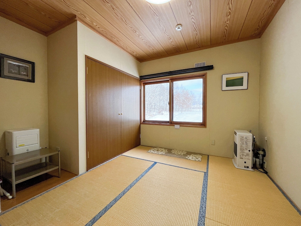 和風バンガロー 禁煙 専用バスルーム 客室1 | ペンション & ギャラリー 菜摘実の里