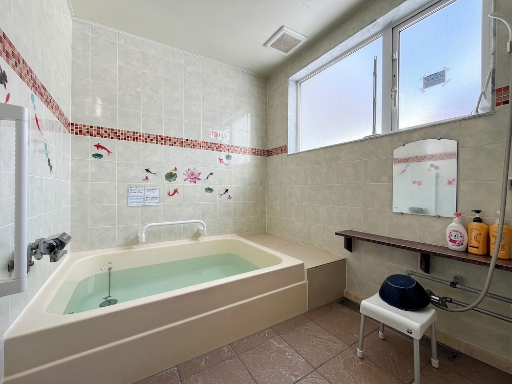 ツインルーム 禁煙 共用バスルーム 共用バスルーム0 | ペンション & ギャラリー 菜摘実の里