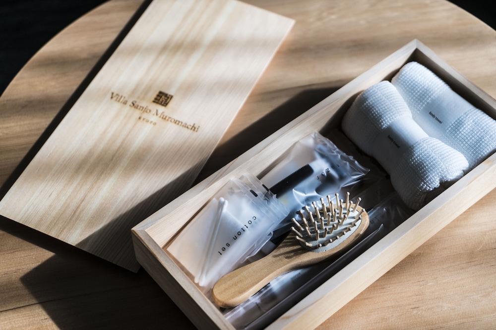 プレミアム ダブルルーム クイーンベッド 1 台 禁煙 バルコニー(トリップアドバイザー2020受賞) バスルームの設備0 | ヴィラ 三条室町・京都