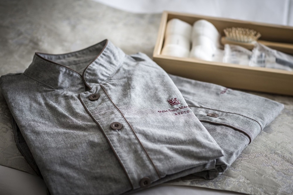 プレミアム ダブルルーム クイーンベッド 1 台 禁煙 バルコニー(トリップアドバイザー2020受賞) 客室の設備とサービス0 | ヴィラ 三条室町・京都